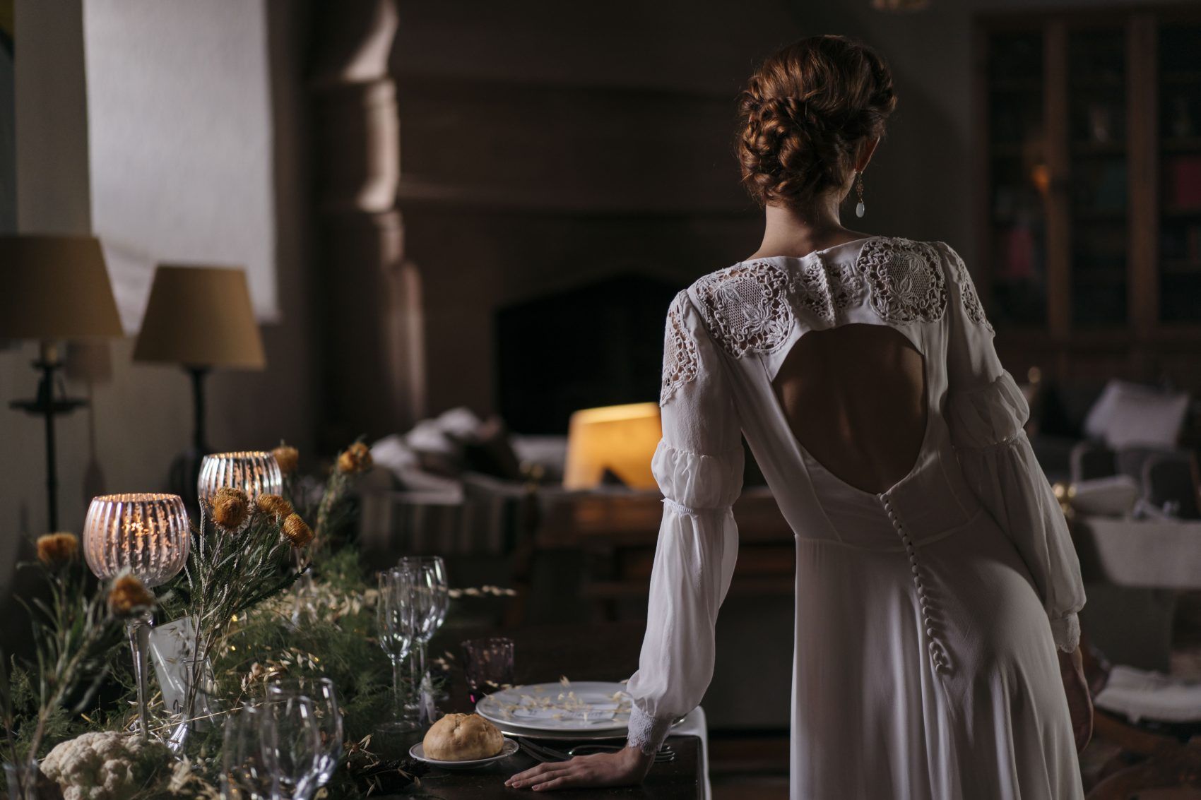 , Editorial en el Parador de Sig&uuml;enza con vestidos de Raquel Ferreiro.