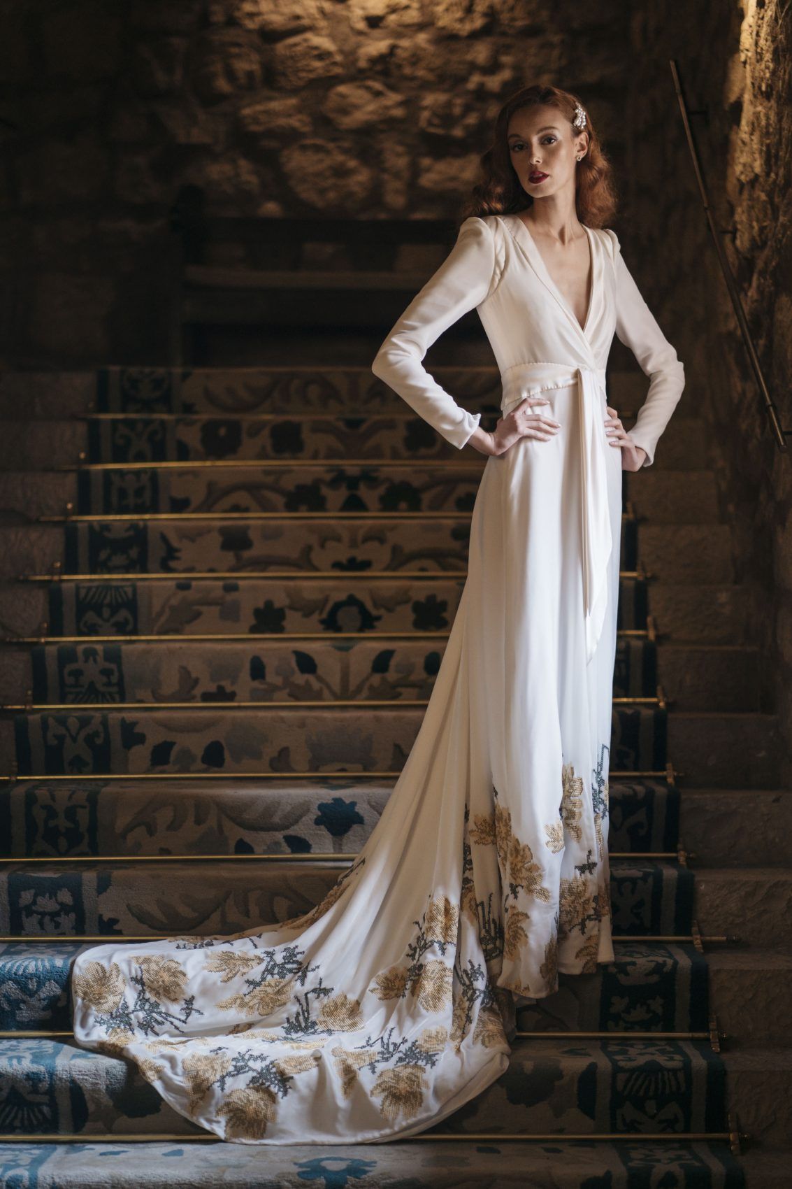 , Editorial en el Parador de Sig&uuml;enza con vestidos de Raquel Ferreiro.