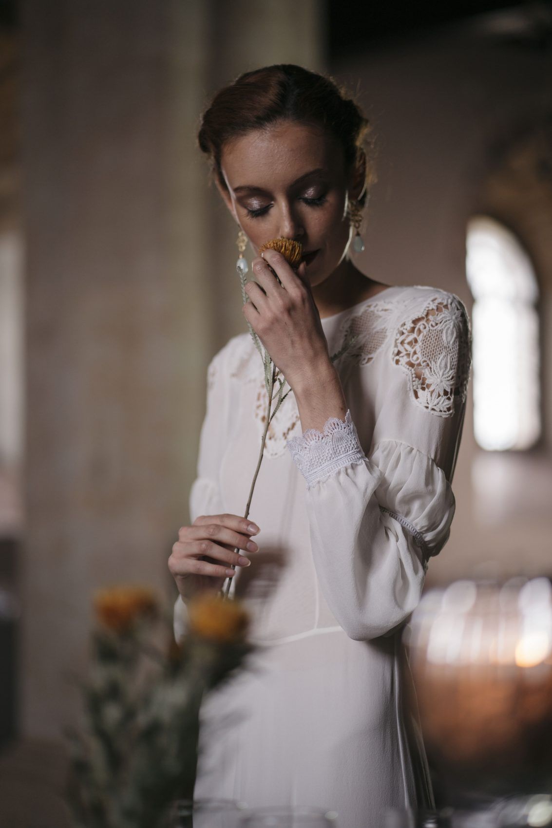 , Editorial en el Parador de Sig&uuml;enza con vestidos de Raquel Ferreiro.